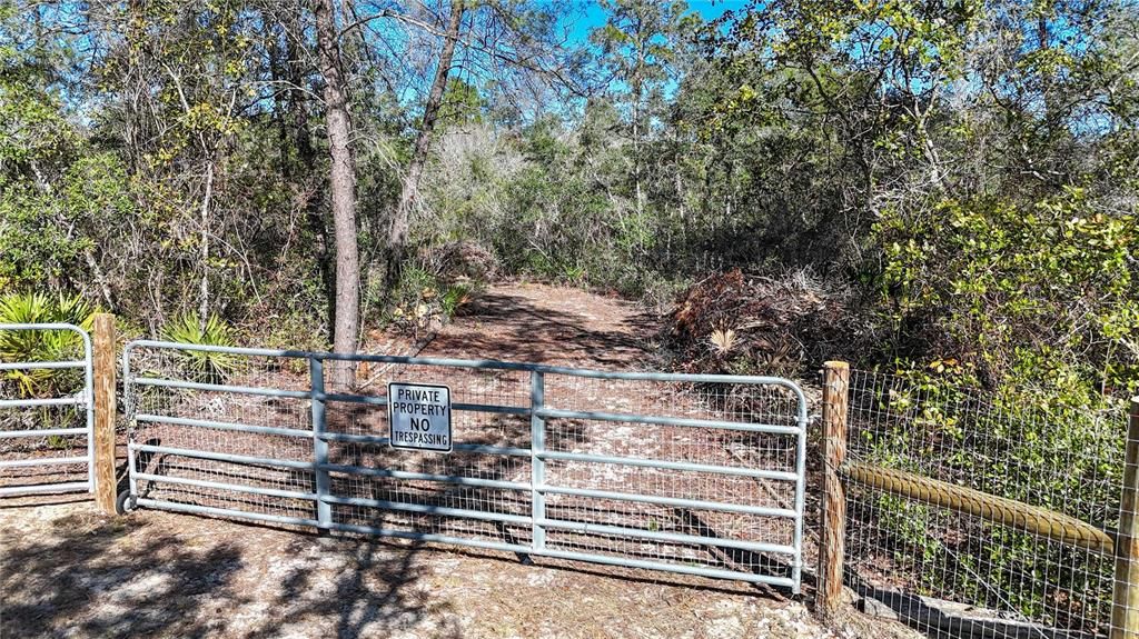 待售: $46,000 (1.31 acres)