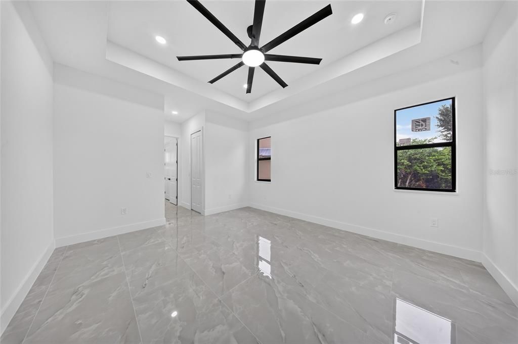 En Venta: $615,000 (4 camas, 3 baños, 2041 Pies cuadrados)
