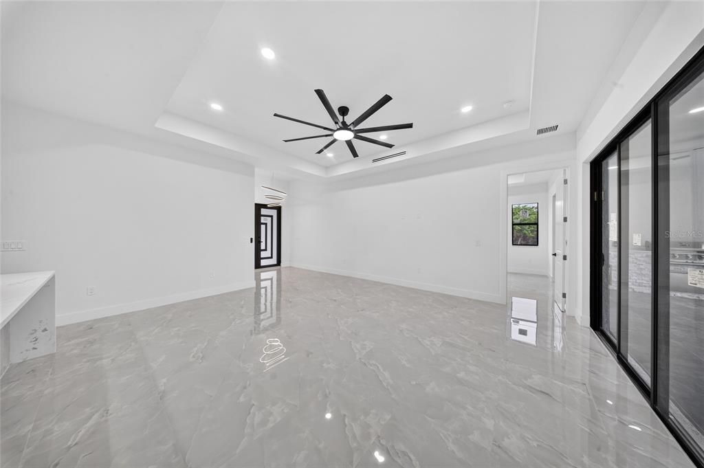 En Venta: $615,000 (4 camas, 3 baños, 2041 Pies cuadrados)