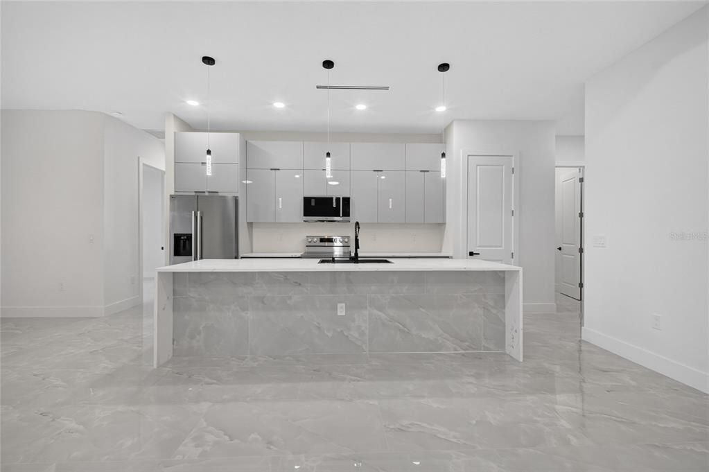 En Venta: $615,000 (4 camas, 3 baños, 2041 Pies cuadrados)