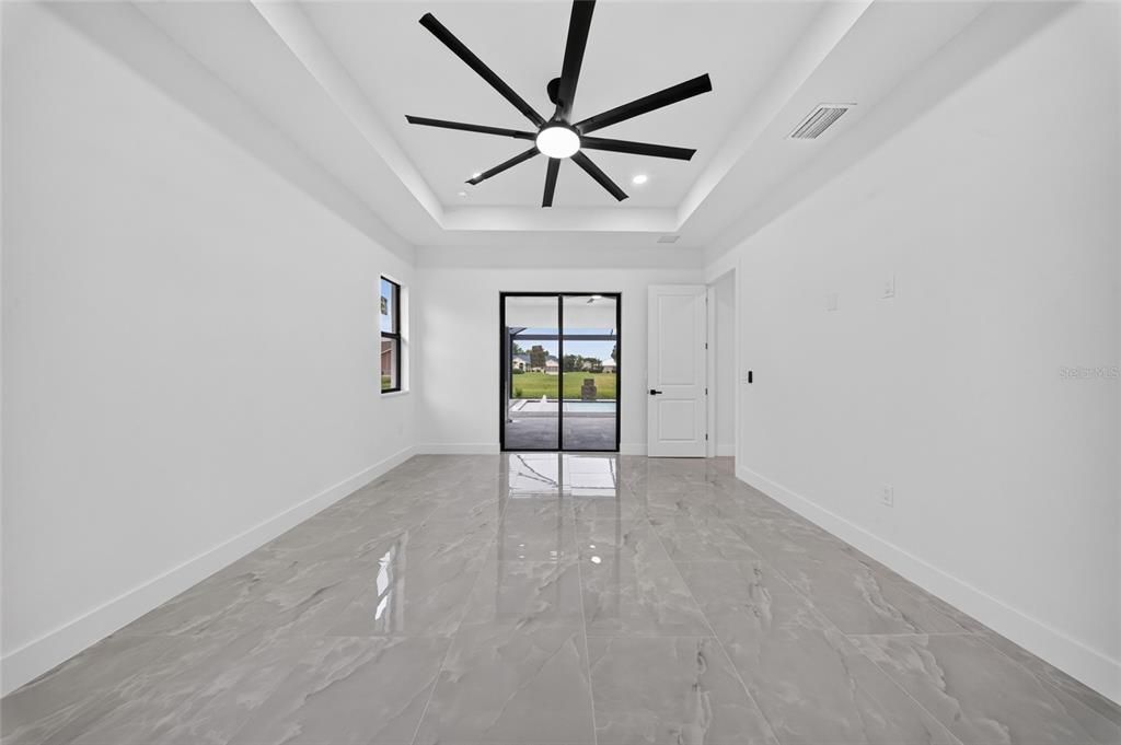 En Venta: $615,000 (4 camas, 3 baños, 2041 Pies cuadrados)