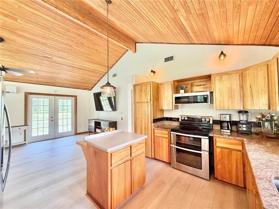 For Sale: $429,900 (3 beds, 2 baths, 1502 Square Feet)