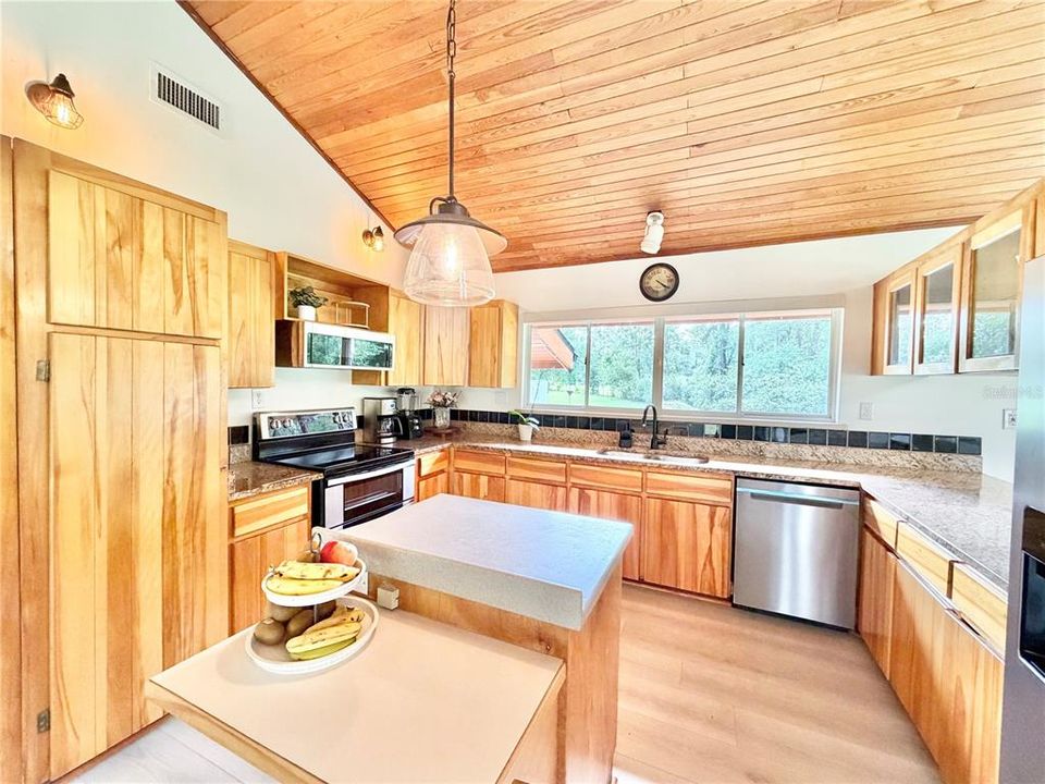 For Sale: $429,900 (3 beds, 2 baths, 1502 Square Feet)