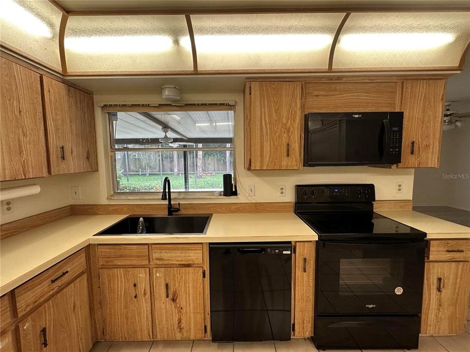 For Sale: $420,000 (3 beds, 2 baths, 1548 Square Feet)