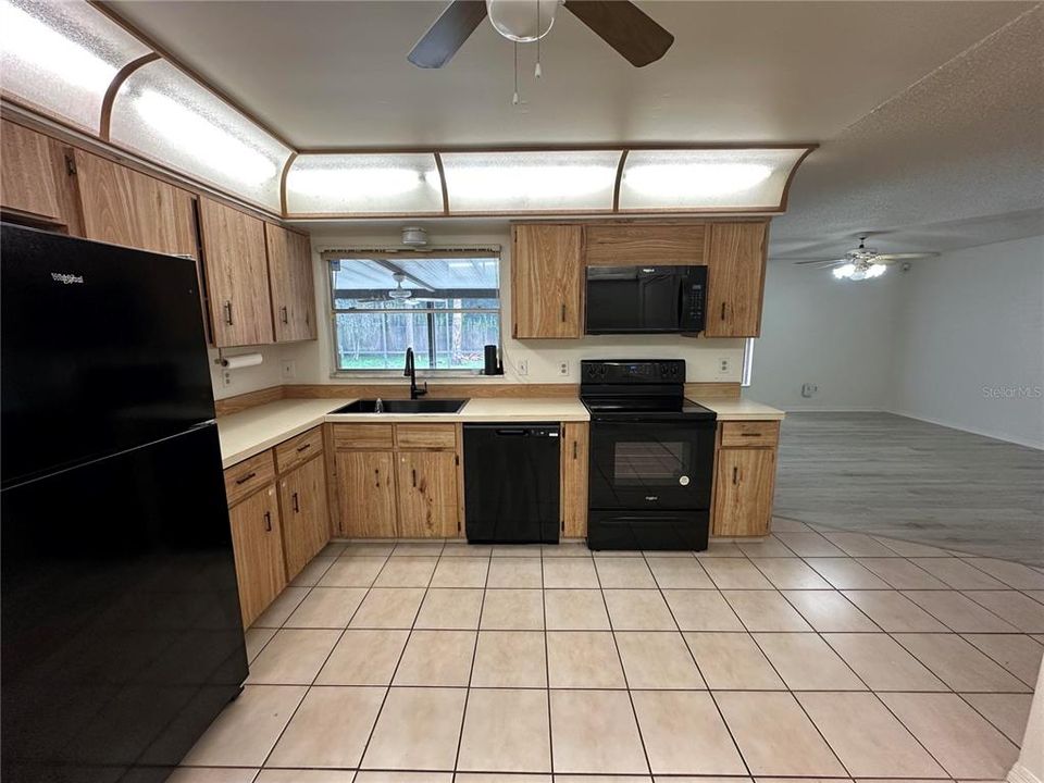 For Sale: $420,000 (3 beds, 2 baths, 1548 Square Feet)