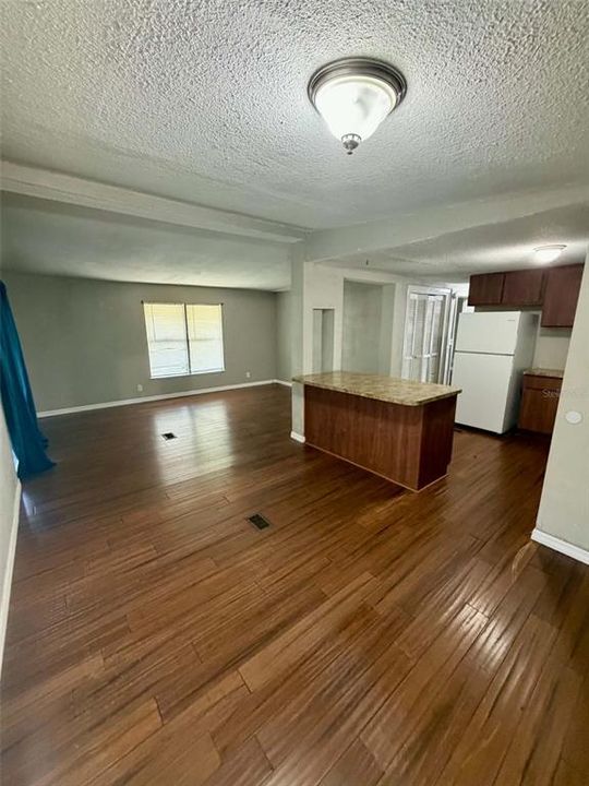 For Sale: $119,900 (2 beds, 2 baths, 960 Square Feet)