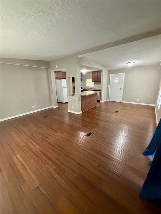 For Sale: $119,900 (2 beds, 2 baths, 960 Square Feet)