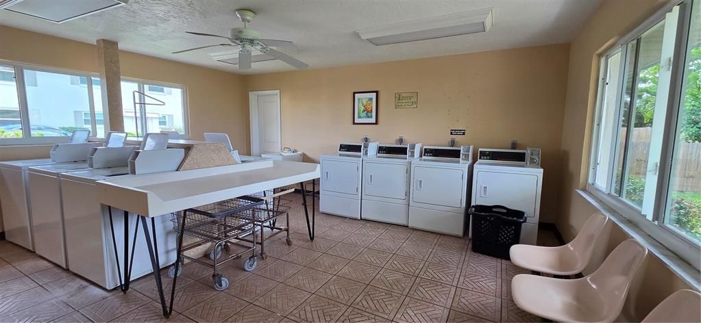 For Sale: $135,000 (1 beds, 1 baths, 679 Square Feet)