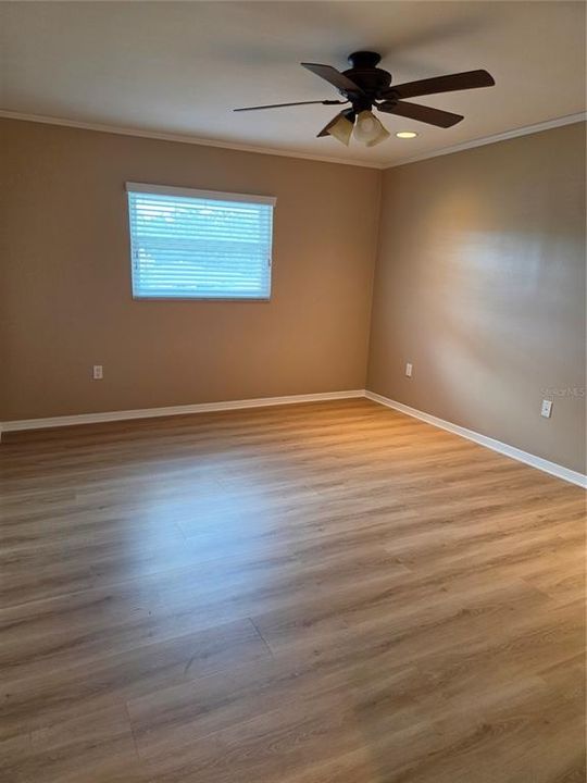 For Sale: $135,000 (1 beds, 1 baths, 679 Square Feet)