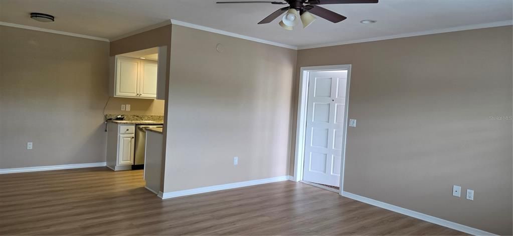 For Sale: $135,000 (1 beds, 1 baths, 679 Square Feet)