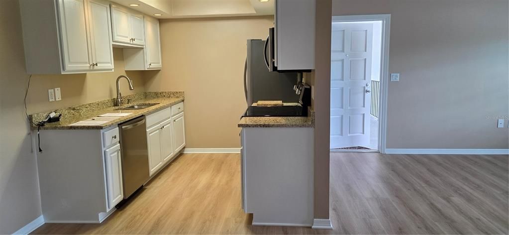For Sale: $135,000 (1 beds, 1 baths, 679 Square Feet)