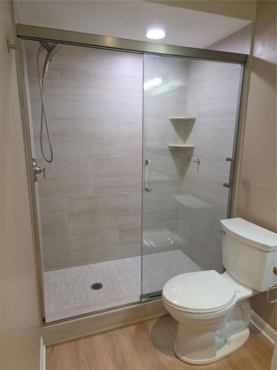 For Sale: $135,000 (1 beds, 1 baths, 679 Square Feet)