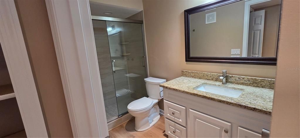 For Sale: $135,000 (1 beds, 1 baths, 679 Square Feet)