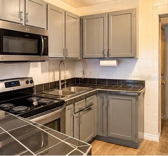 For Rent: $1,200 (2 beds, 1 baths, 808 Square Feet)