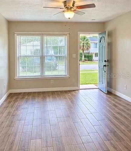 For Rent: $1,200 (2 beds, 1 baths, 808 Square Feet)