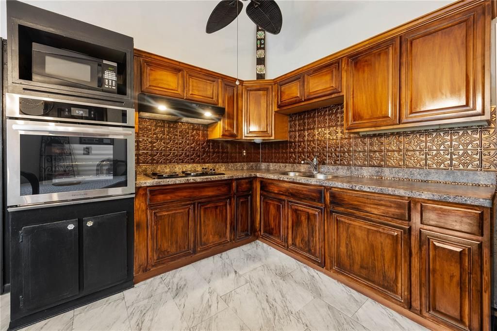 : $299,900 (3 camas, 2 baños, 1649 Pies cuadrados)