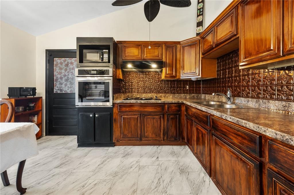 : $299,900 (3 camas, 2 baños, 1649 Pies cuadrados)