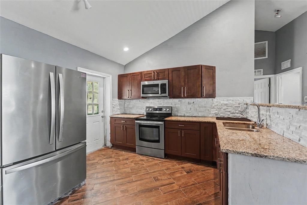 For Sale: $149,900 (4 beds, 2 baths, 1200 Square Feet)