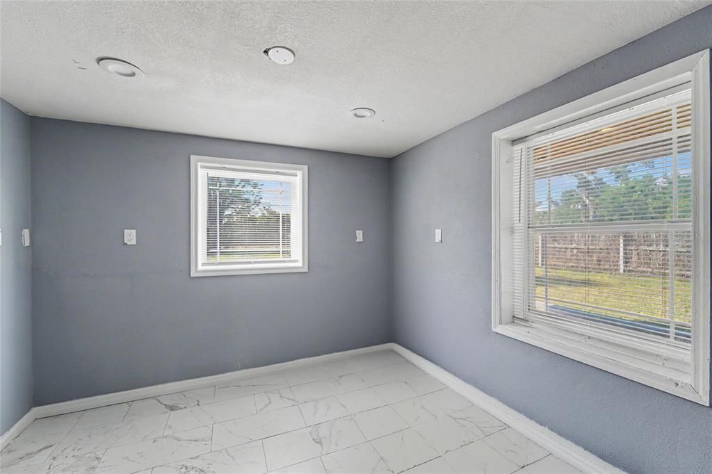 For Sale: $149,900 (4 beds, 2 baths, 1200 Square Feet)