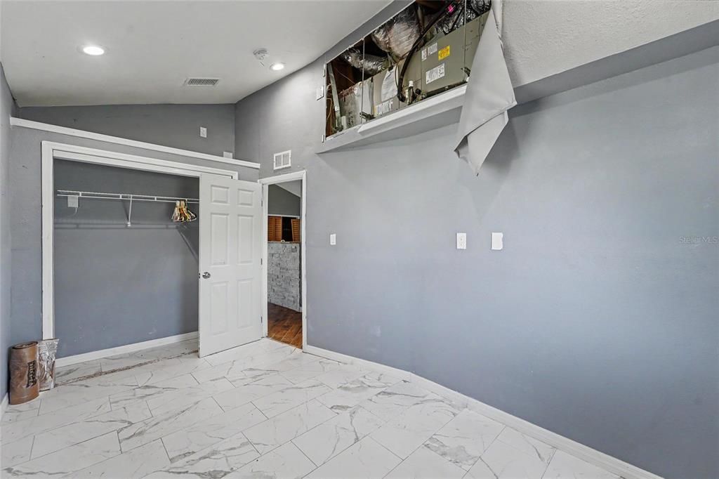 For Sale: $149,900 (4 beds, 2 baths, 1200 Square Feet)