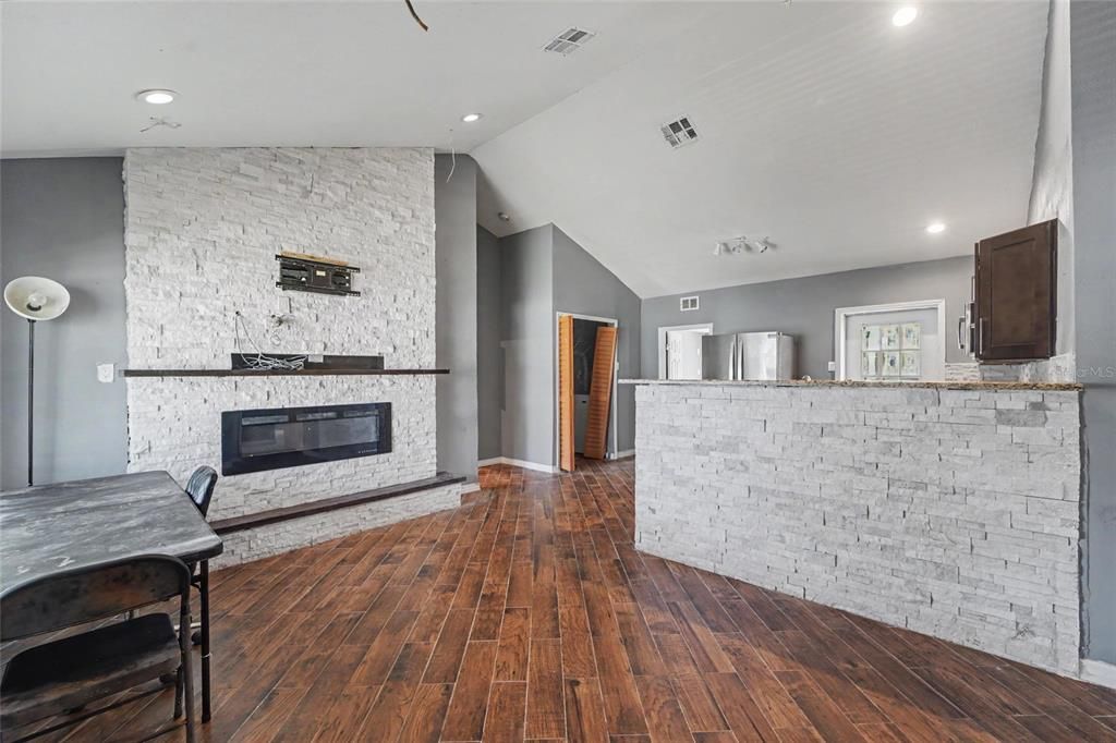 For Sale: $149,900 (4 beds, 2 baths, 1200 Square Feet)