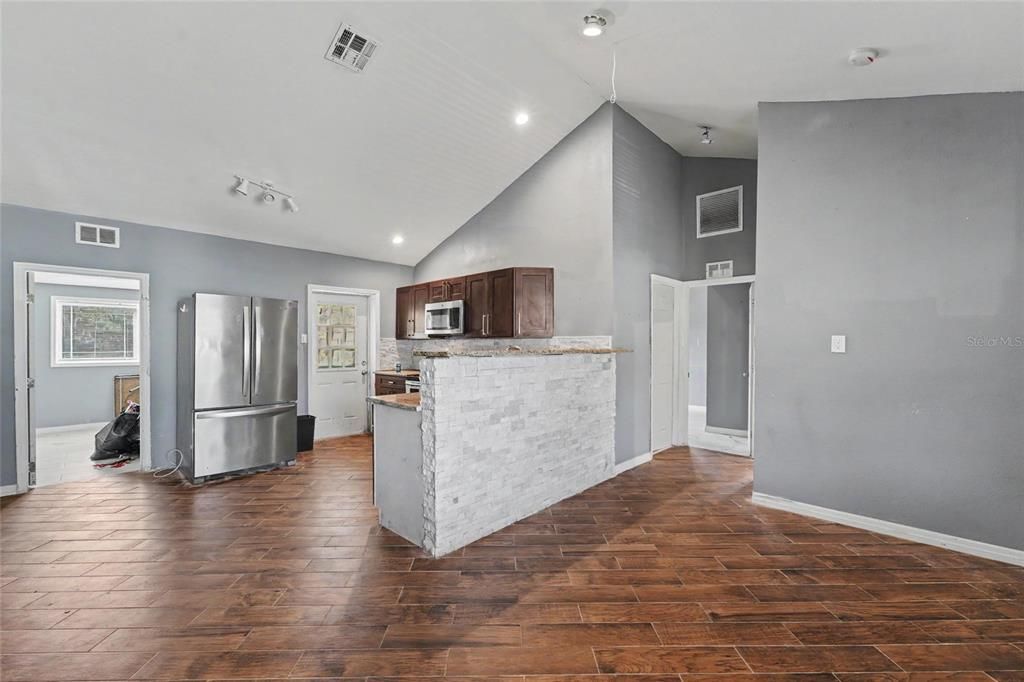 For Sale: $149,900 (4 beds, 2 baths, 1200 Square Feet)