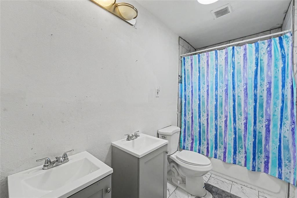 For Sale: $149,900 (4 beds, 2 baths, 1200 Square Feet)