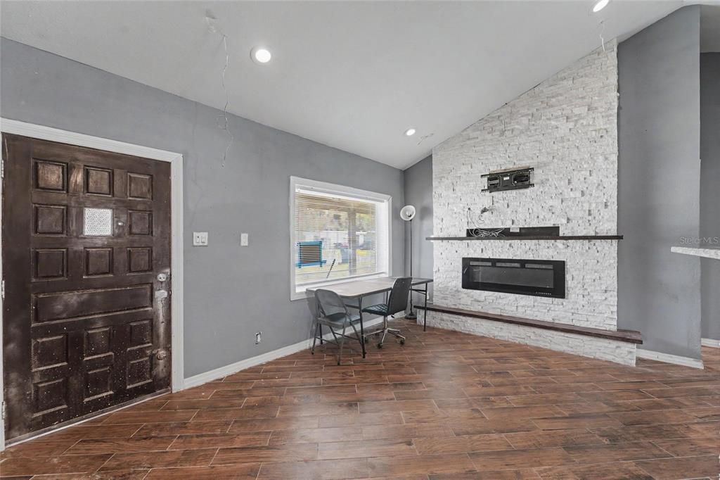 For Sale: $149,900 (4 beds, 2 baths, 1200 Square Feet)