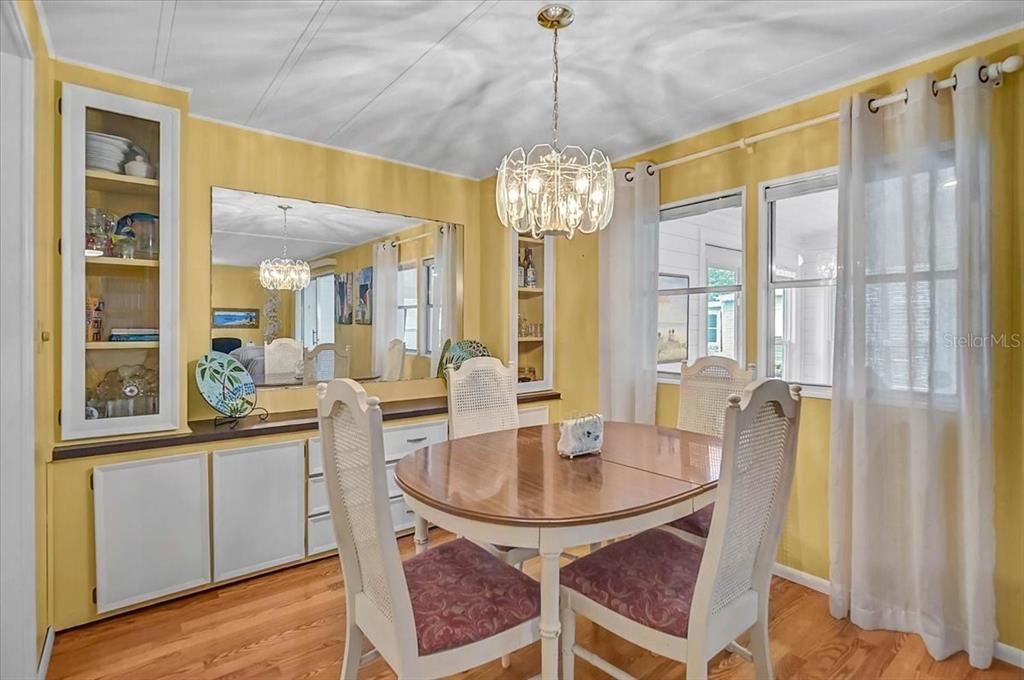 На продажу: $175,000 (2 спален, 2 ванн, 960 Квадратных фут)