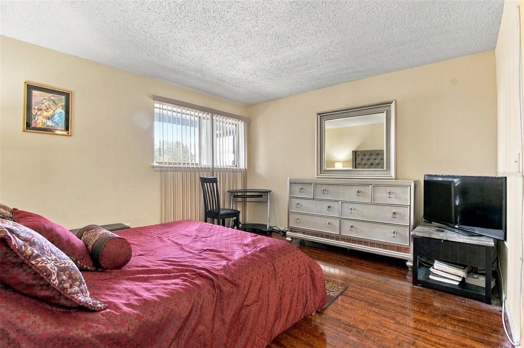 For Sale: $129,000 (2 beds, 2 baths, 1068 Square Feet)