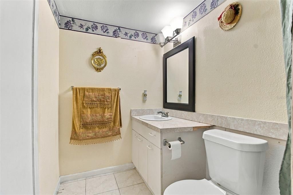 For Sale: $129,000 (2 beds, 2 baths, 1068 Square Feet)