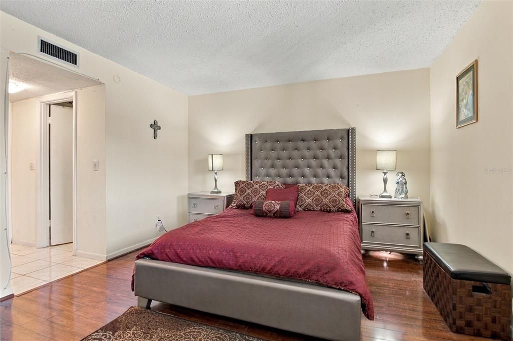 For Sale: $129,000 (2 beds, 2 baths, 1068 Square Feet)