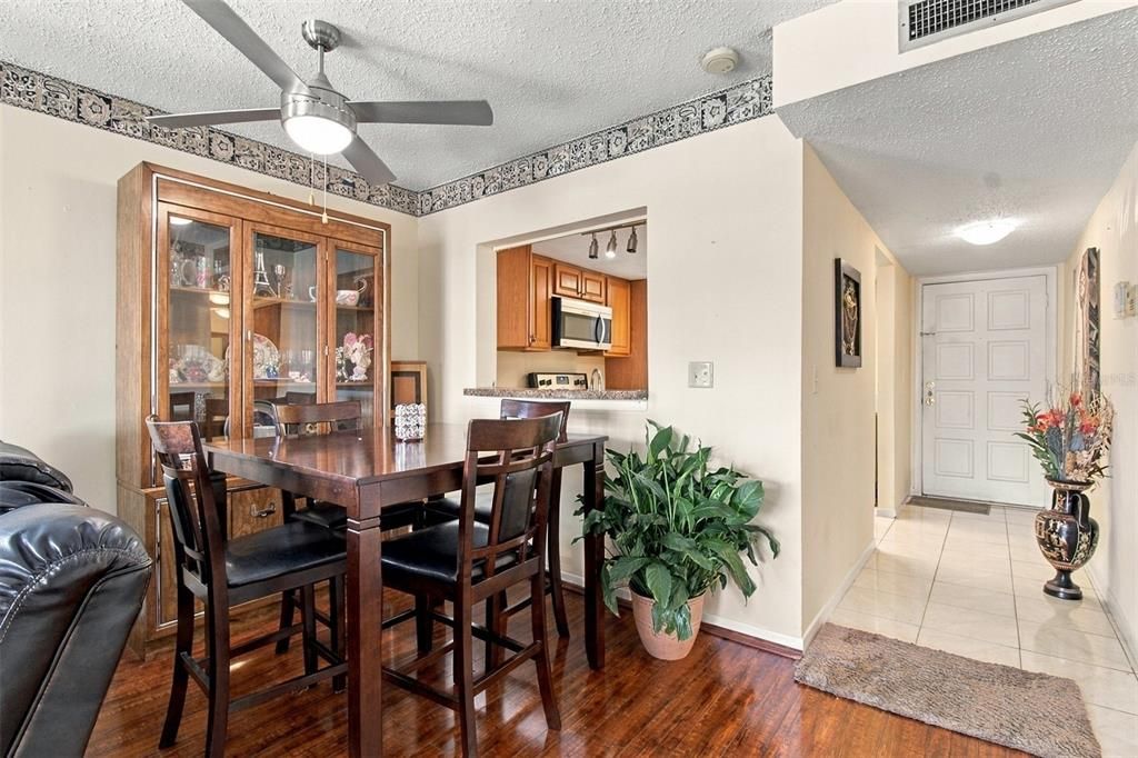 For Sale: $129,000 (2 beds, 2 baths, 1068 Square Feet)