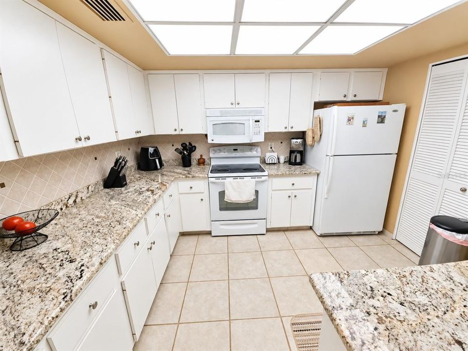 На продажу: $349,000 (3 спален, 2 ванн, 1592 Квадратных фут)