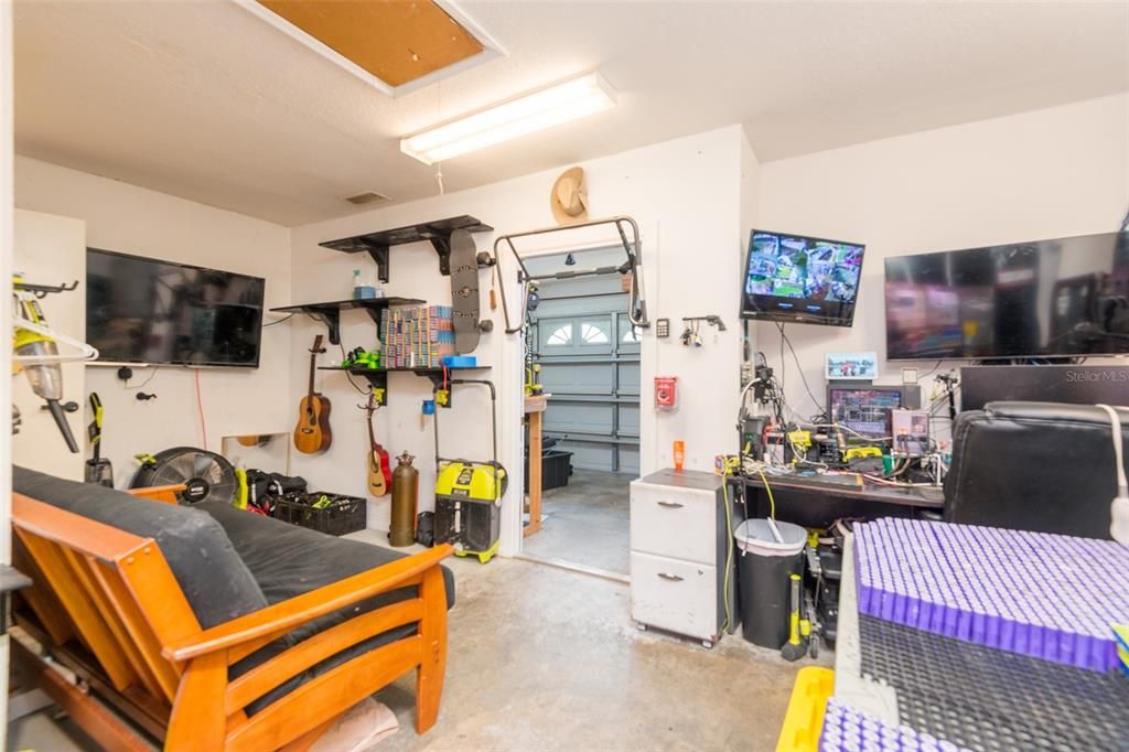 For Sale: $325,000 (3 beds, 2 baths, 1488 Square Feet)