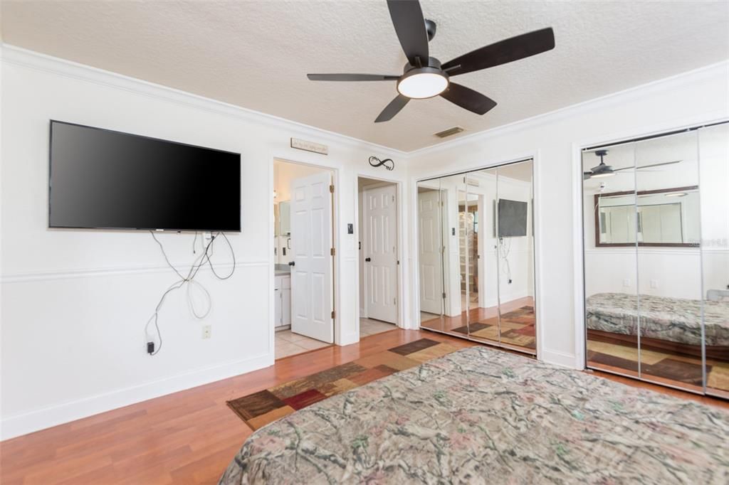 For Sale: $325,000 (3 beds, 2 baths, 1488 Square Feet)