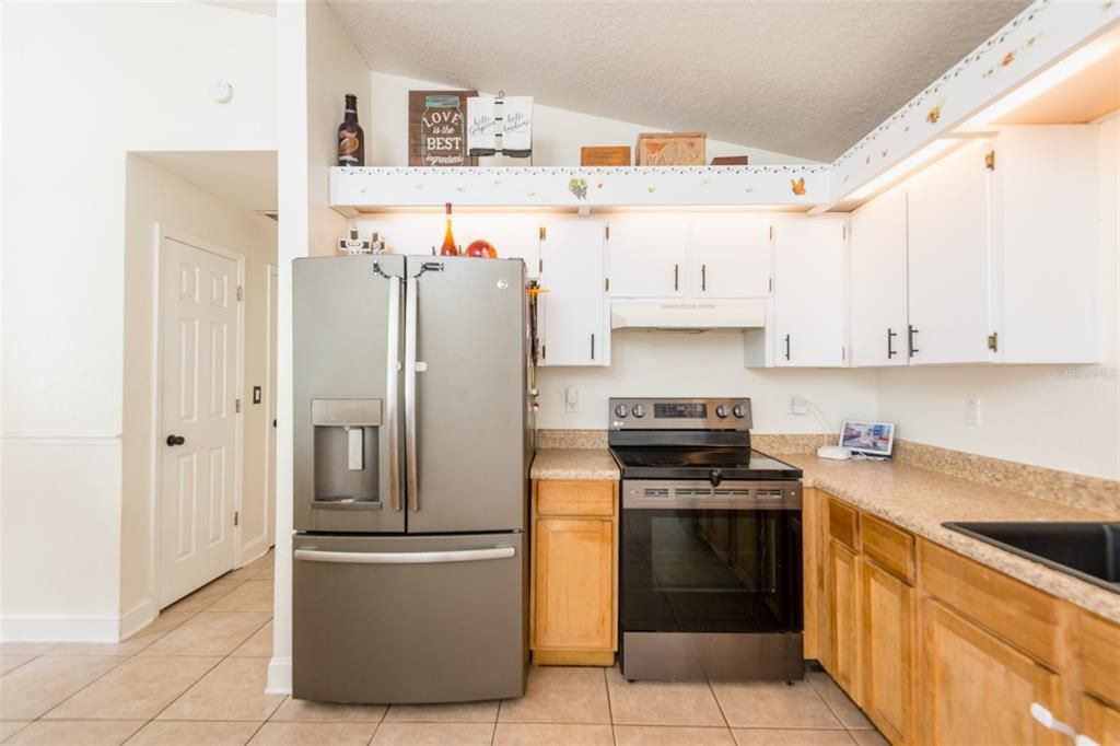 For Sale: $325,000 (3 beds, 2 baths, 1488 Square Feet)