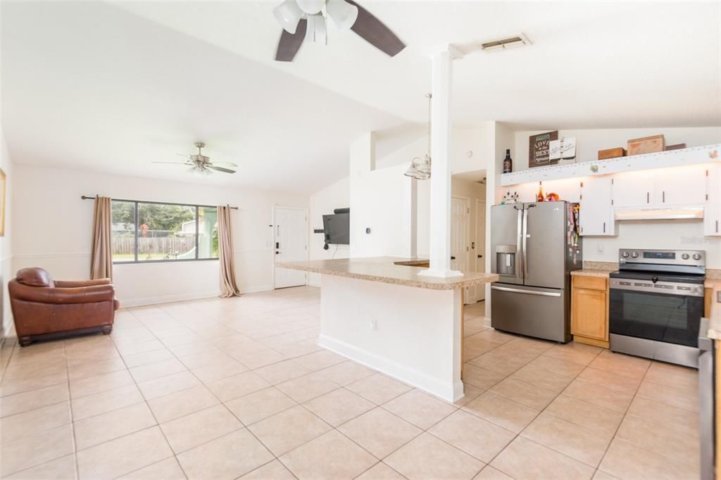 For Sale: $325,000 (3 beds, 2 baths, 1488 Square Feet)