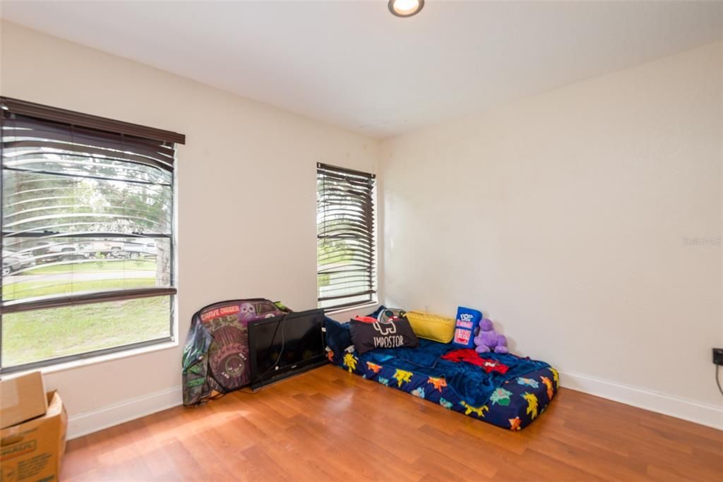 For Sale: $325,000 (3 beds, 2 baths, 1488 Square Feet)
