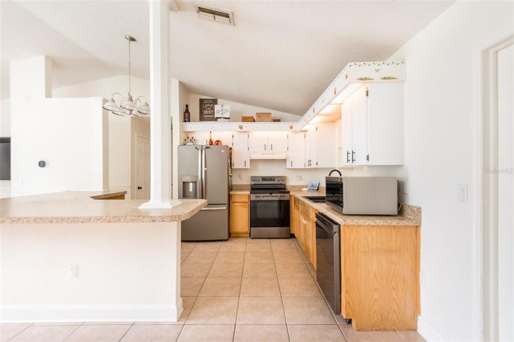 For Sale: $325,000 (3 beds, 2 baths, 1488 Square Feet)