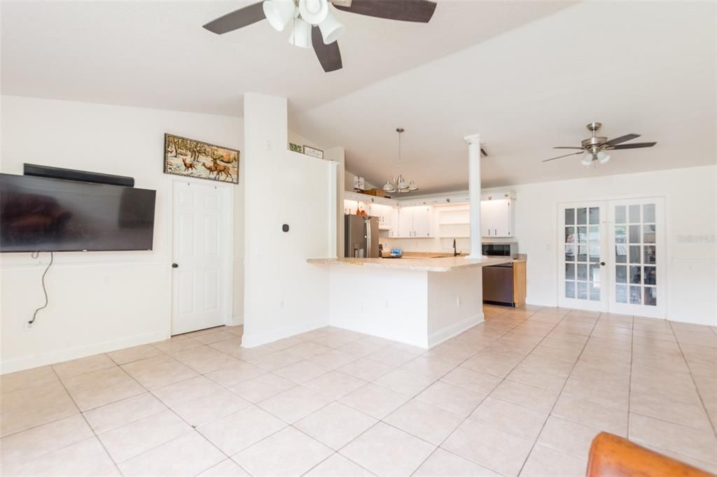 For Sale: $325,000 (3 beds, 2 baths, 1488 Square Feet)