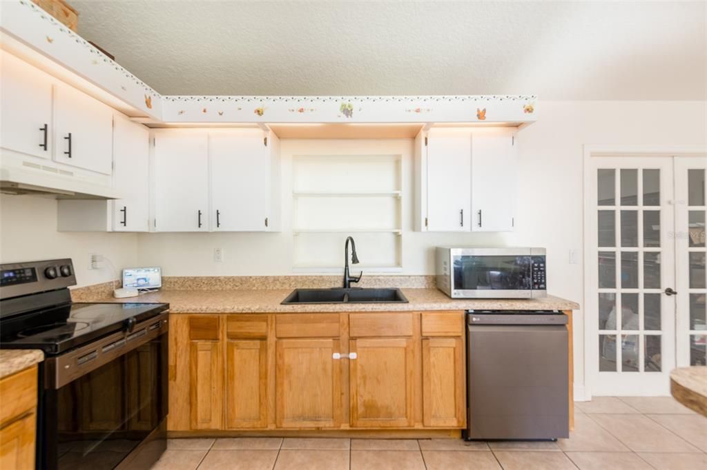 For Sale: $325,000 (3 beds, 2 baths, 1488 Square Feet)