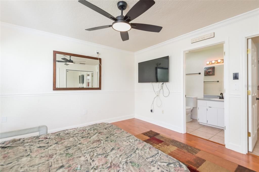 For Sale: $325,000 (3 beds, 2 baths, 1488 Square Feet)