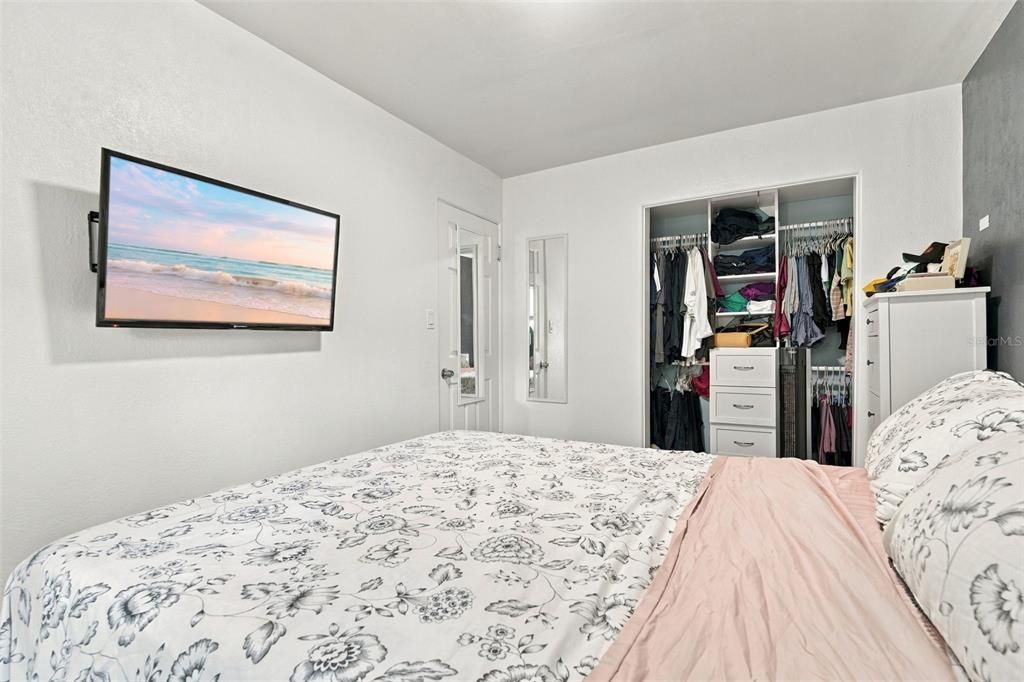 For Sale: $249,000 (2 beds, 1 baths, 1139 Square Feet)