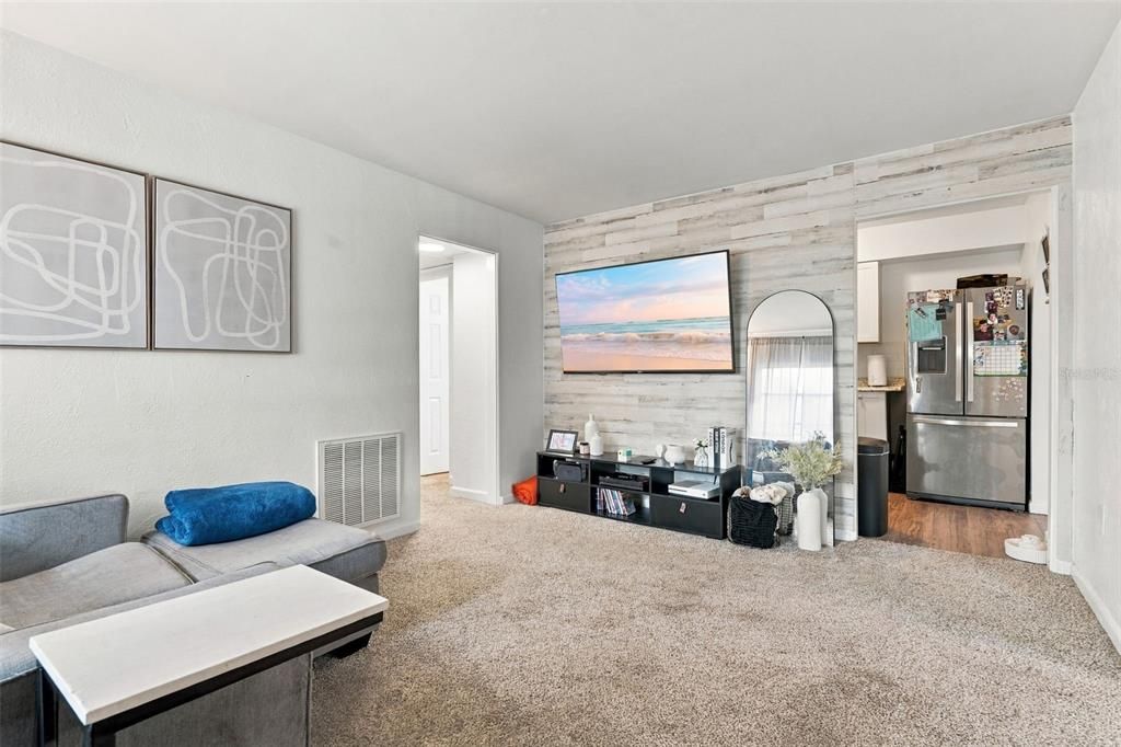 For Sale: $249,000 (2 beds, 1 baths, 1139 Square Feet)