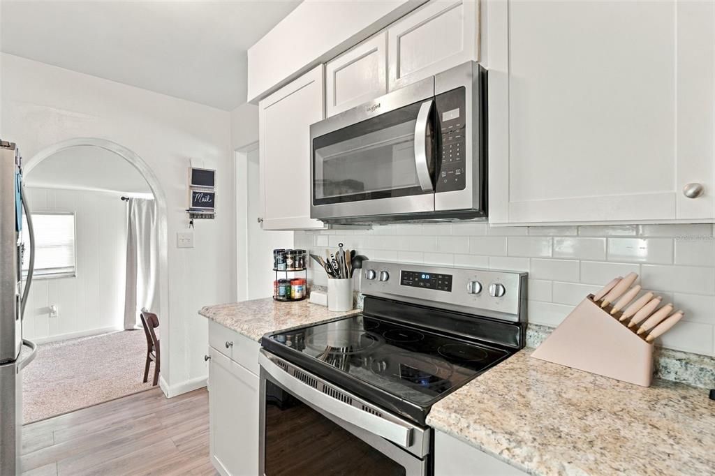 For Sale: $249,000 (2 beds, 1 baths, 1139 Square Feet)