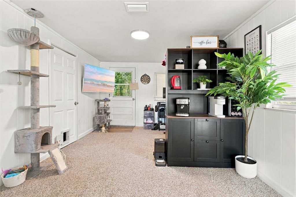 For Sale: $249,000 (2 beds, 1 baths, 1139 Square Feet)