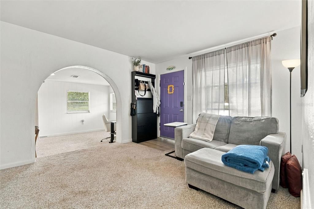 For Sale: $249,000 (2 beds, 1 baths, 1139 Square Feet)