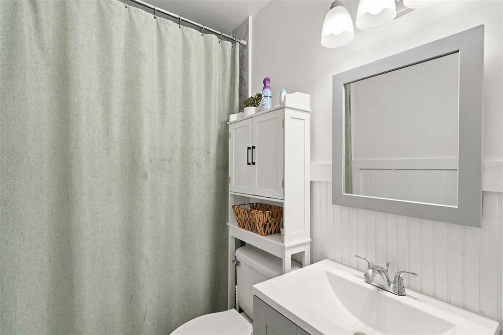 For Sale: $249,000 (2 beds, 1 baths, 1139 Square Feet)