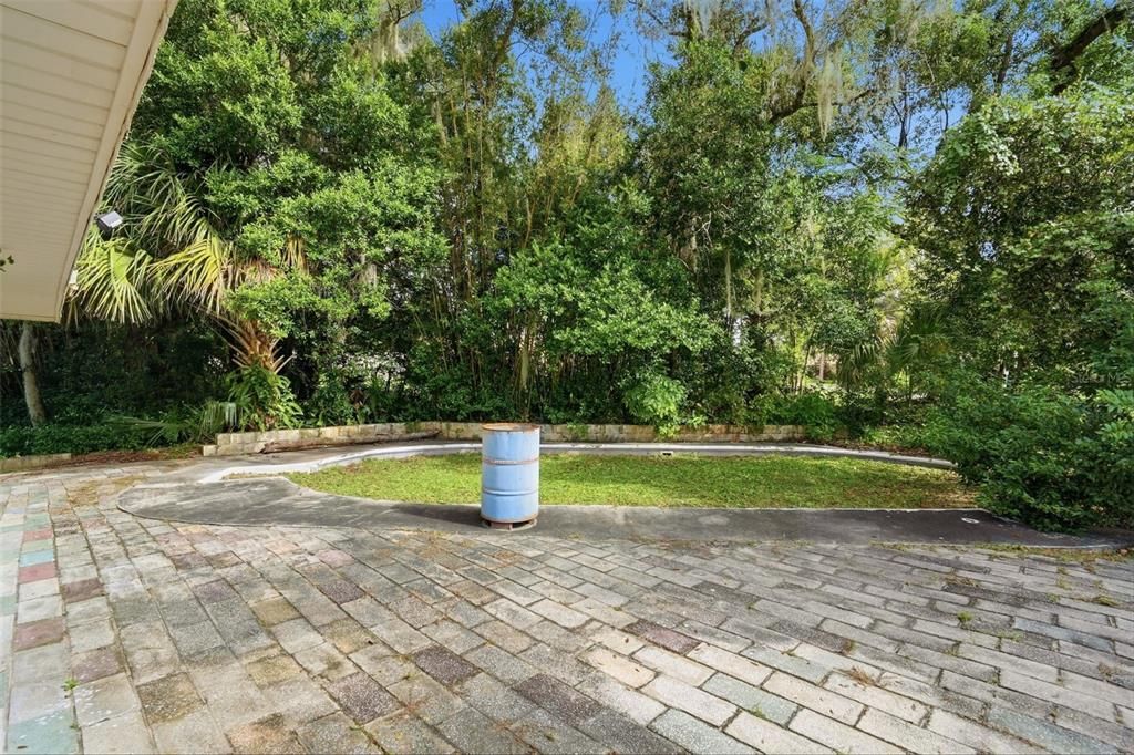 For Sale: $249,000 (2 beds, 1 baths, 1139 Square Feet)